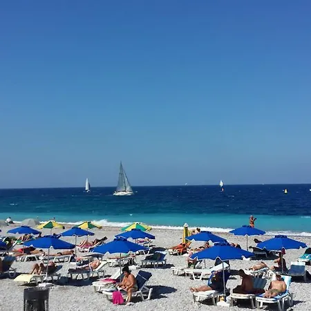 מלון דירות Area Blue 3*