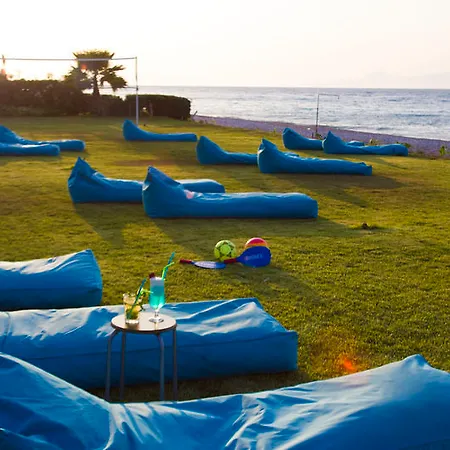 Area Blue Aparthotel 3*